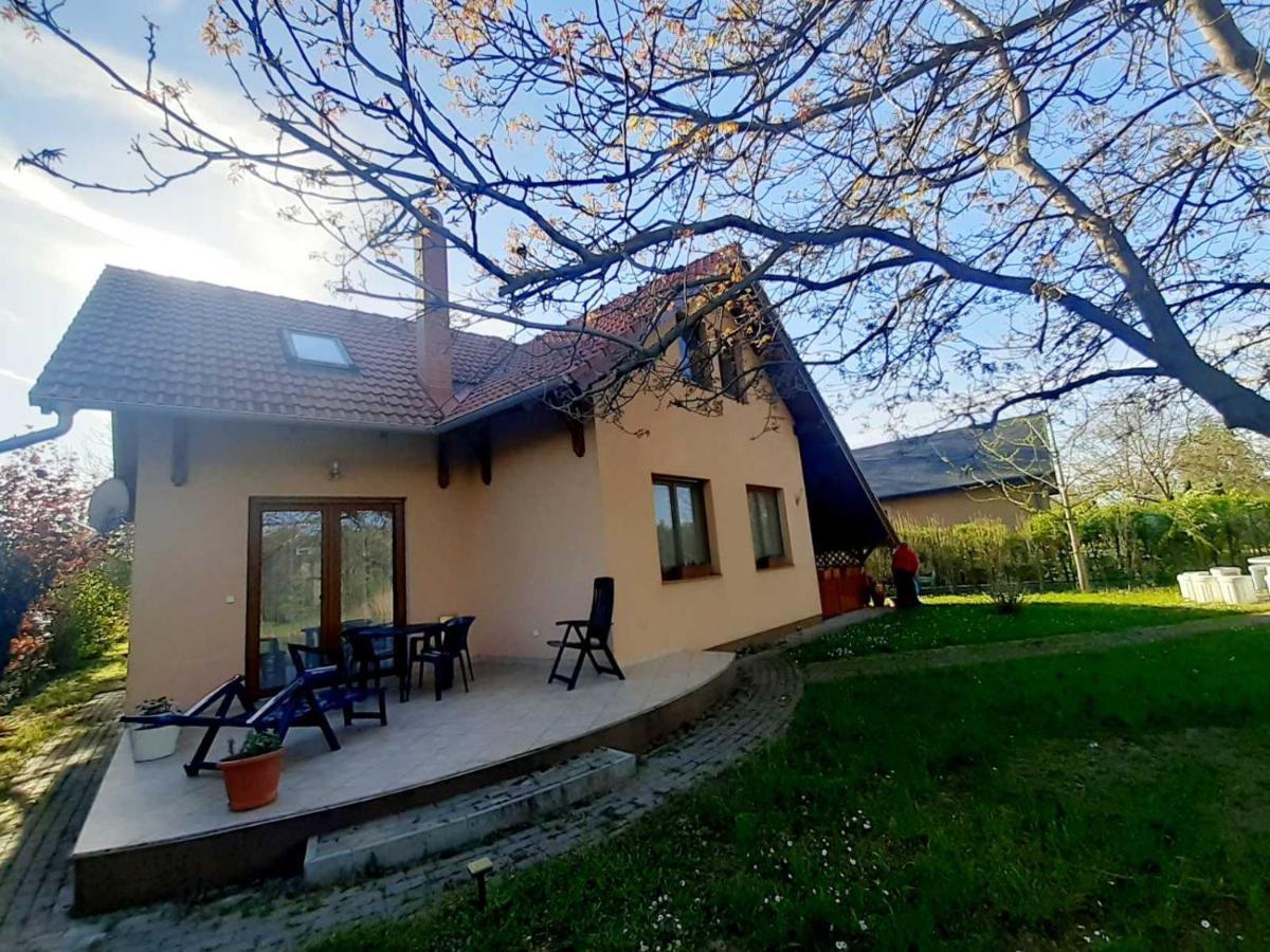 Вилла Szemermetes Erzsok Nyaralohaz Дьомаэндрёд Экстерьер фото